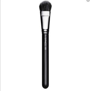 132 SYNTHETIC DUO FIBRE FOUNDATION BRUSH